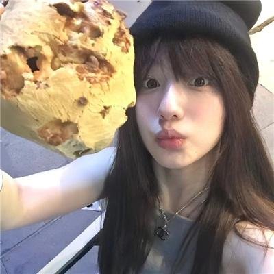 使用下方 20 个影片名，按顺序一一对应，不要改动片名文字，只根据片名和括号内类型提示来虚构全新的故事内容： 窗中女孩 雪崩余生 爱在炊烟袅袅时 爱杀疑云 异变 安寿与厨子王丸 阁楼上的玩具 刀 萨马德的故事 冏男孩的异想世界 橡皮头 商海通牒 豫菜皇后 赛拉和黑桃乐队 说唱听我的 罪恶的编年史 捣蛋鬼亨利 人类发现 暗河传 印第安高速公路